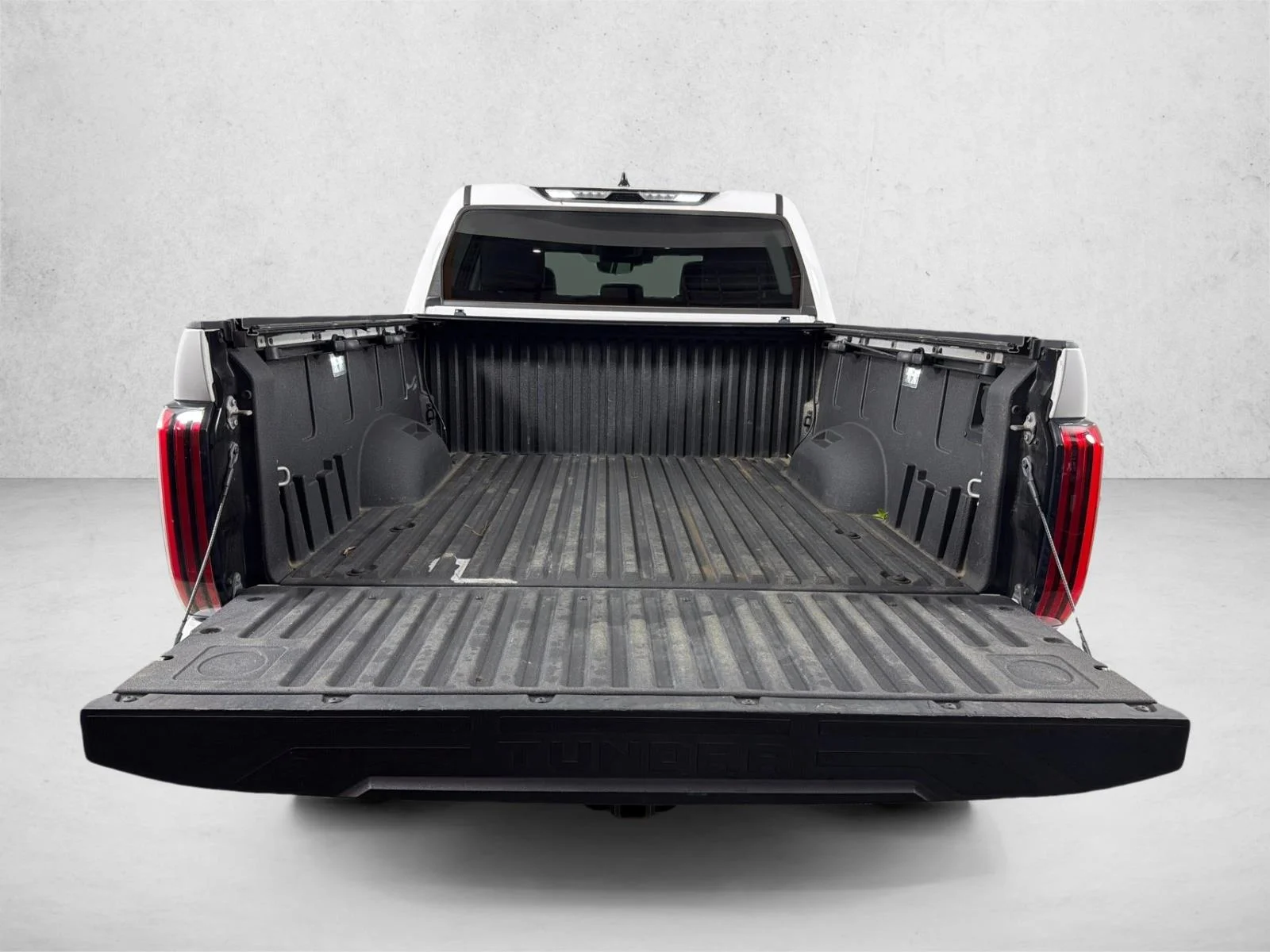 Used 2022 White Toyota SR5 image 18