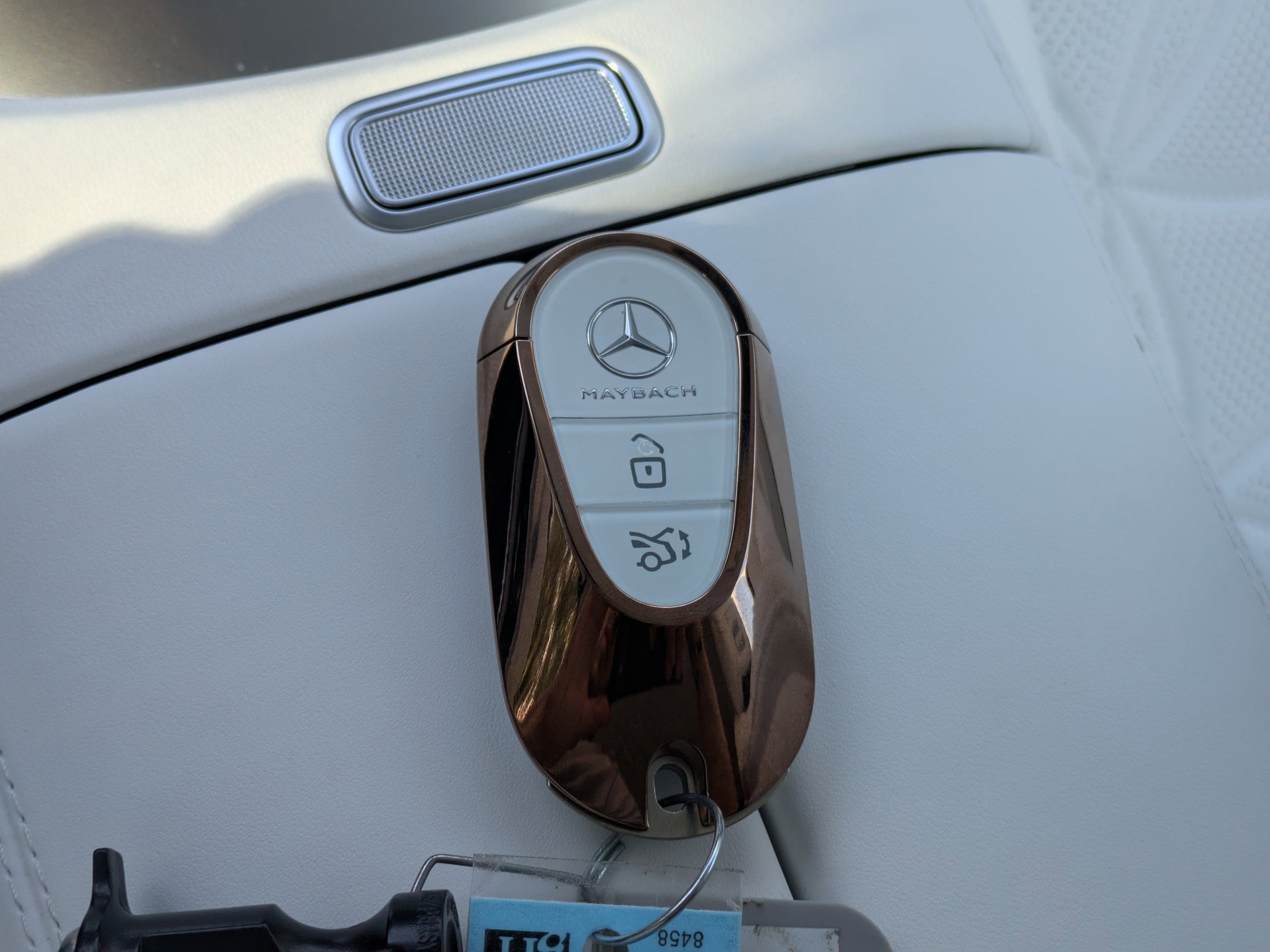 New 2026 MANUFAKTUR moonlight white magno (White Ambiance) Mercedes-Benz Maybach SL 680 Monogram Series image 58