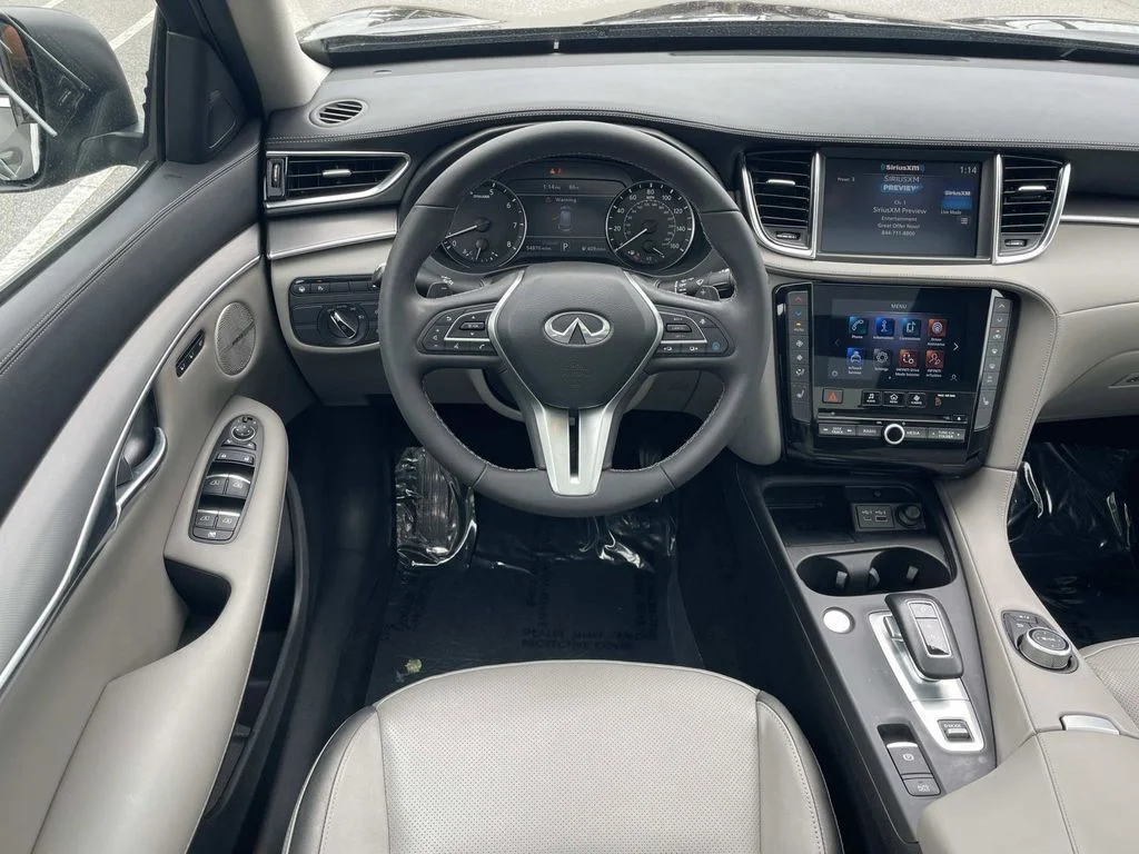 Used 2023 Black INFINITI LUXE image 11