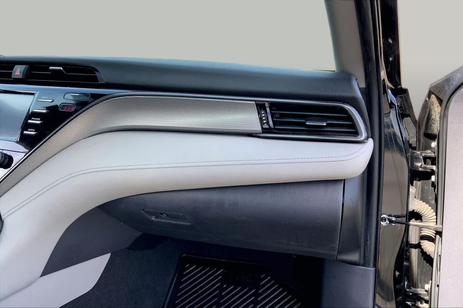 Used 2019 Midnight Black Metallic Toyota SE image 18
