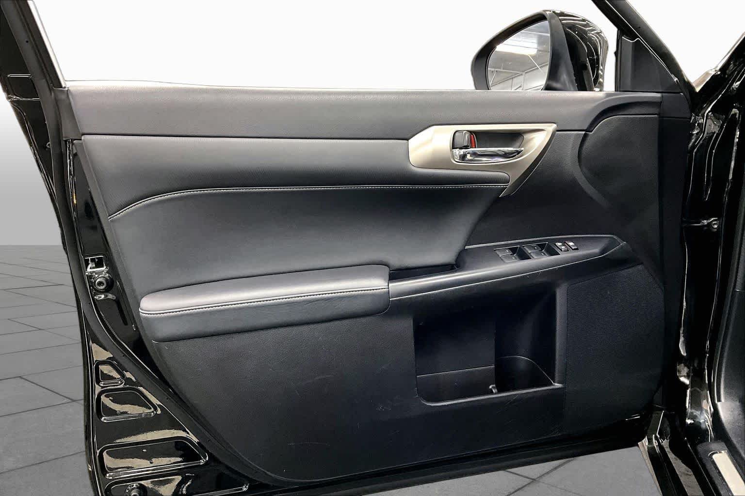 Used 2017 Obsidian Lexus  image 21