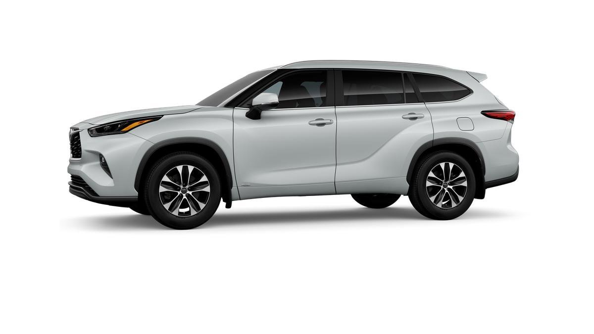 New 2026 Wind Chill Pearl Toyota Hybrid XLE image 25