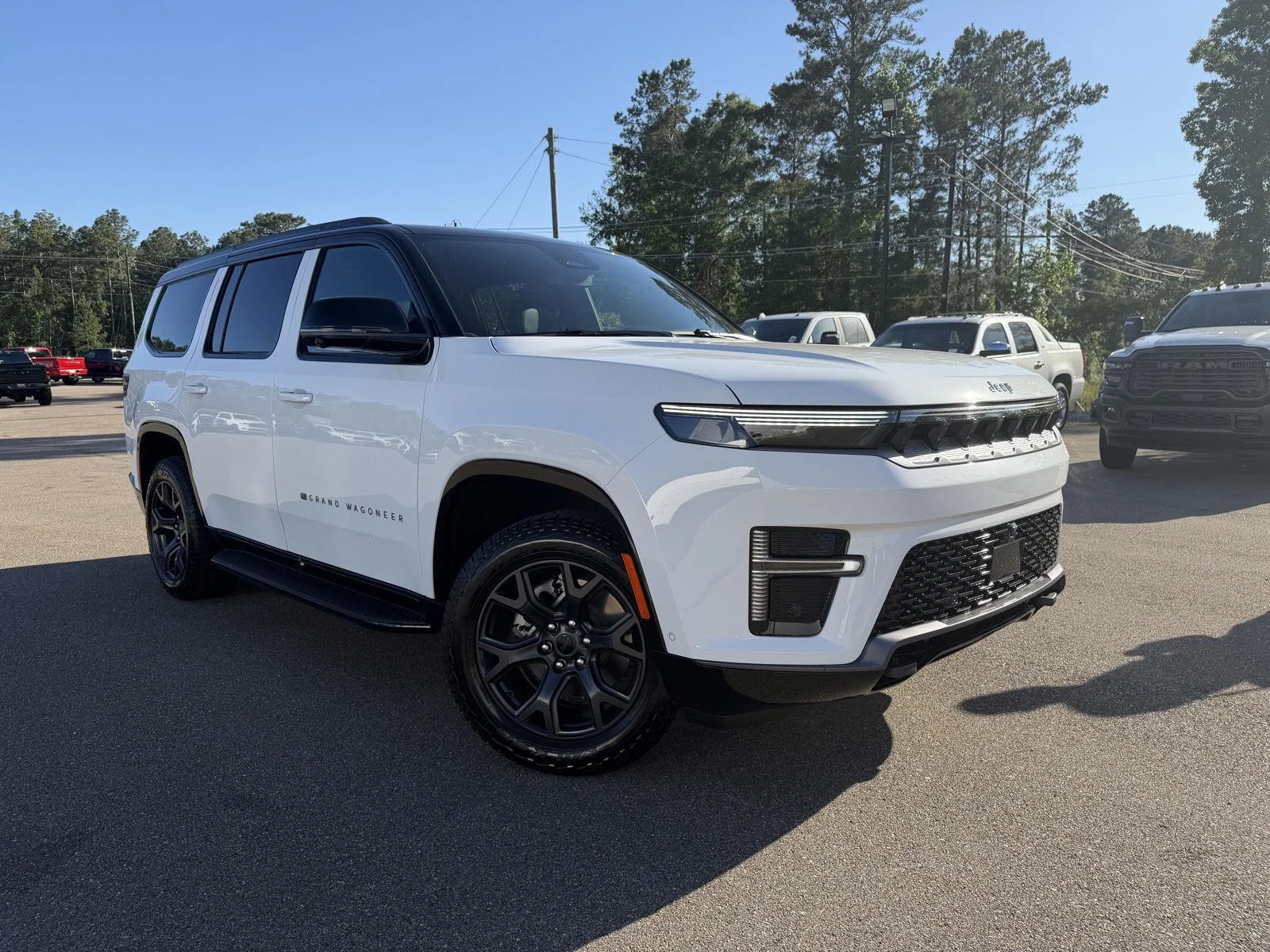 New 2026 Bright White Clear-Coat Exterior Paint Jeep Upland image 3