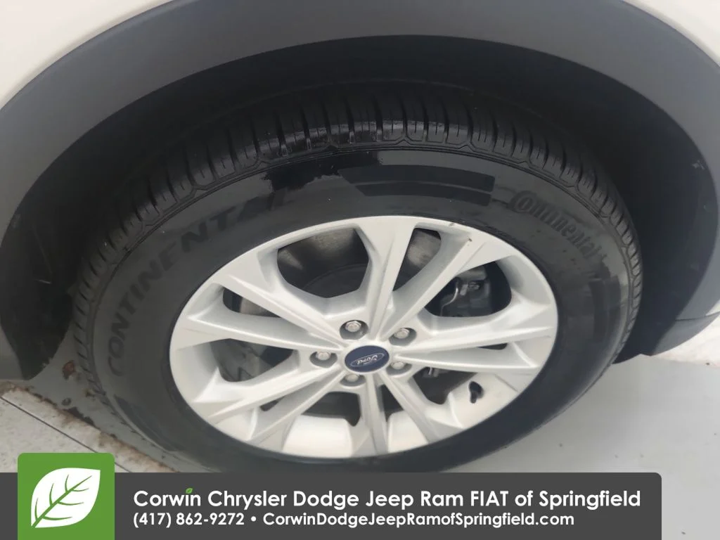 Used 2017 White Ford SE image 32