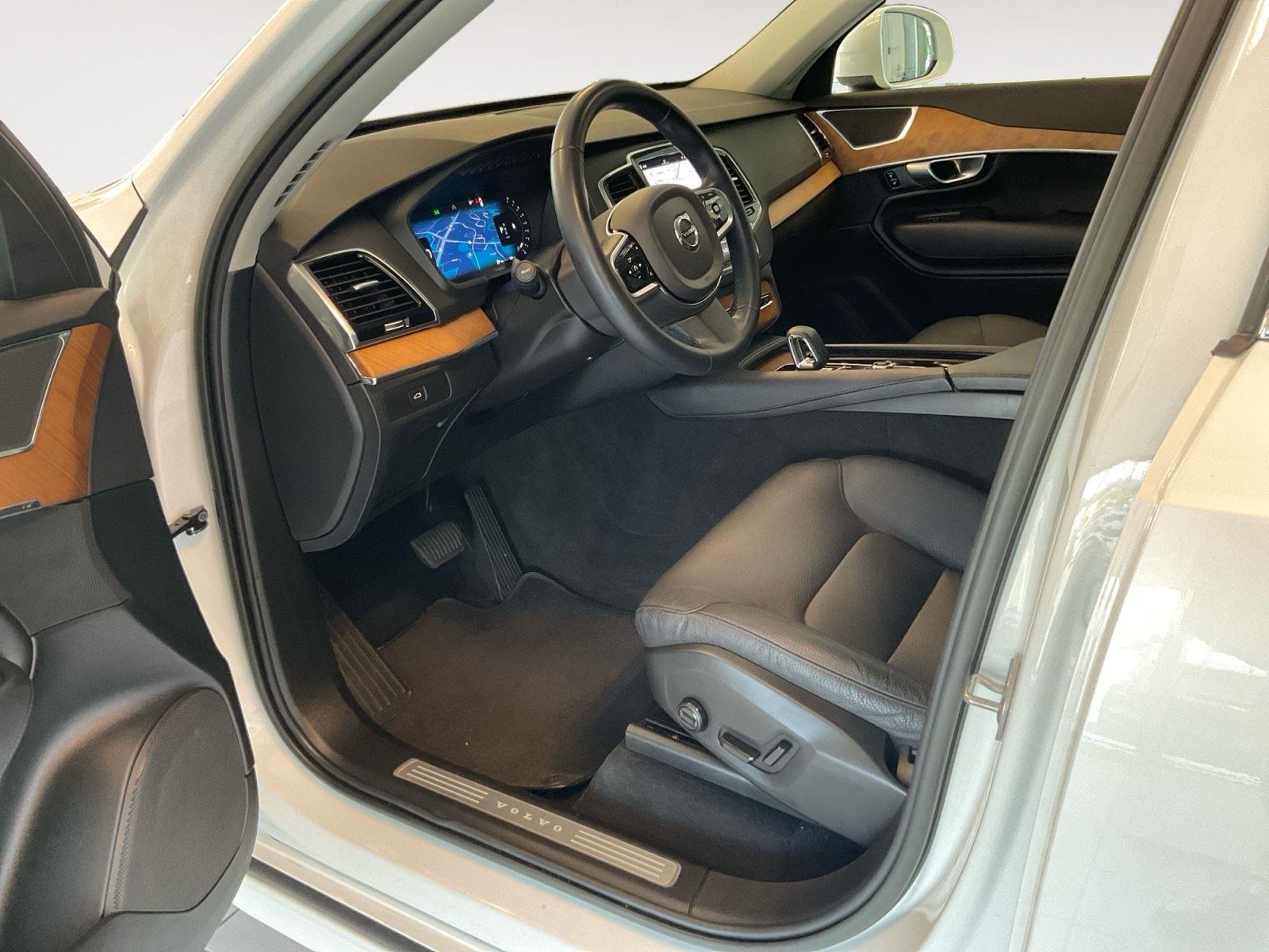 Used 2023 Crystal White Metallic Volvo Plus image 9