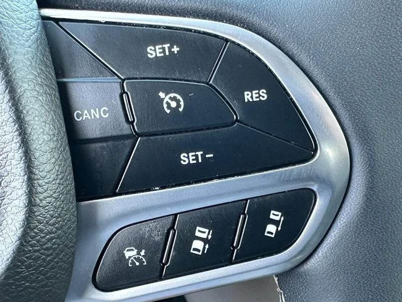 Used 2022 Ceramic Gray Clearcoat Chrysler Hybrid Touring L image 23