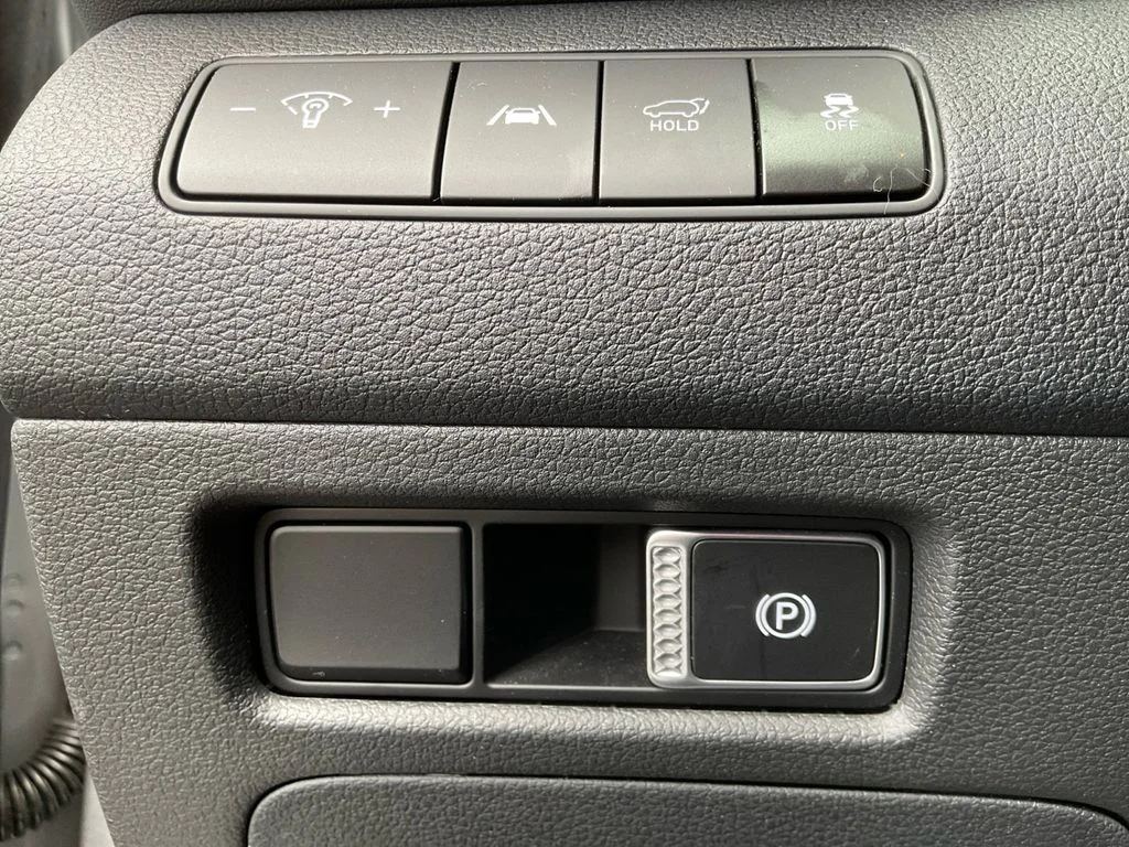 Used 2023 Silver Hyundai SEL image 39