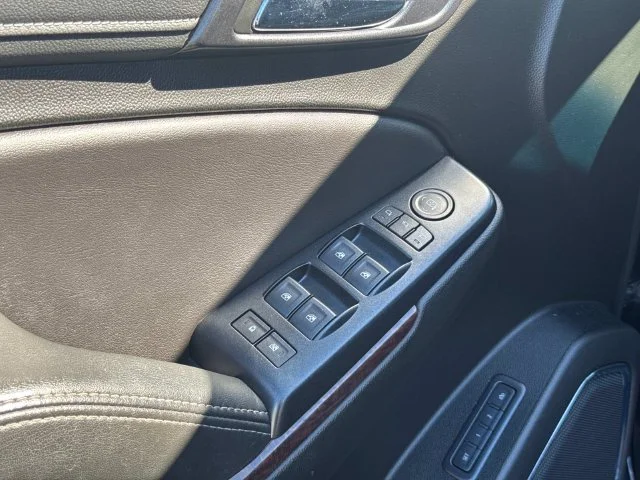 Used 2019 Black GMC SLT image 31