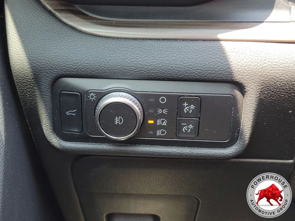 Used 2020 White Ford Limited image 30