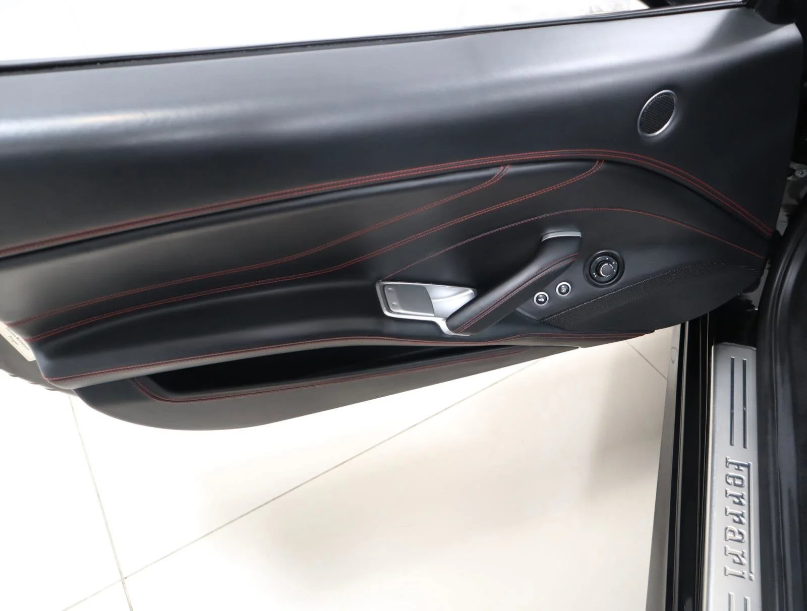 Used 2016 Nero Daytona Ferrari T image 22