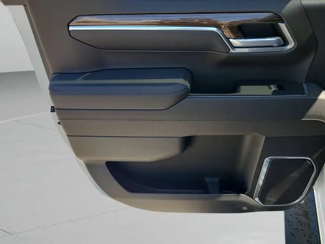 New 2026 Summit White Chevrolet RST image 15