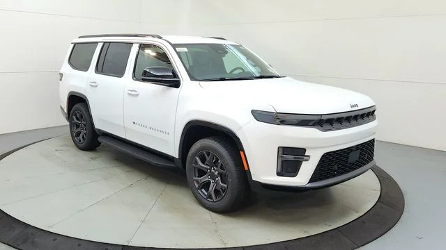 New 2026 Bright White Clear-Coat Exterior Paint Jeep Limited Altitude image 14