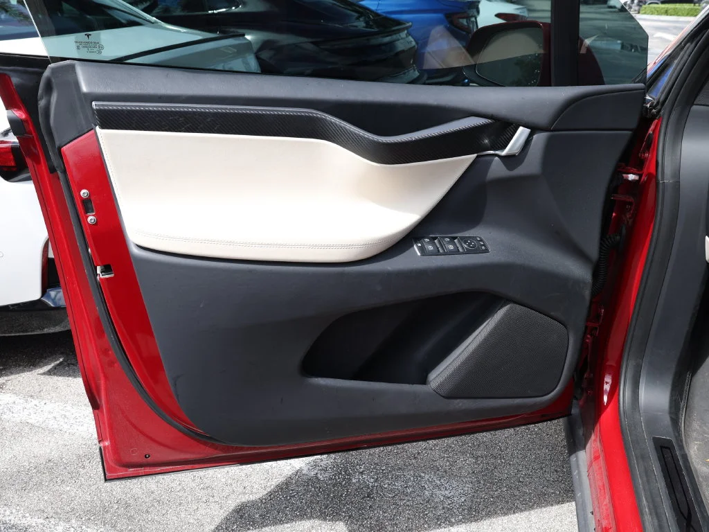 Used 2019 Red Tesla  image 12