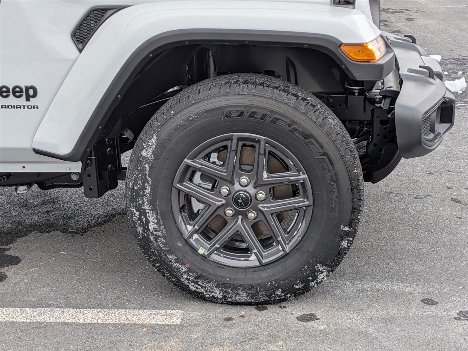 New 2025 Bright White Clear-Coat Exterior Paint Jeep Sport S image 9