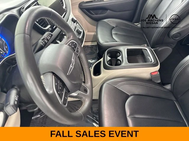 Used 2023 White Chrysler Touring L image 28