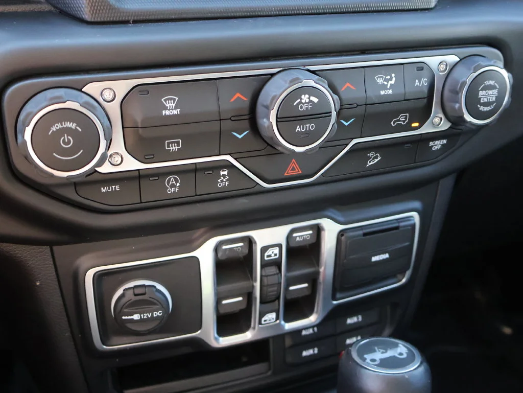Used 2018 Gray Jeep Unlimited Sahara image 35