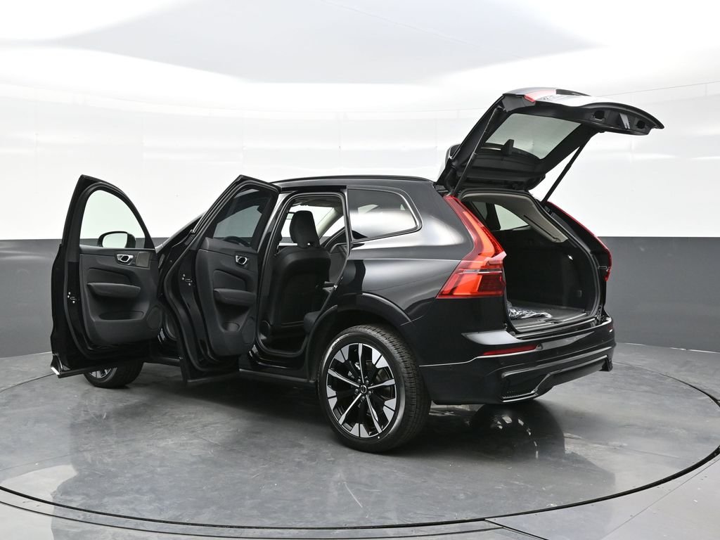 2026 Volvo XC60 Plus - Photo 32