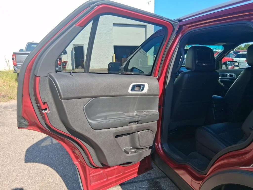 Used 2014 Ruby Red Metallic Tinted Clearcoat Ford XLT image 32