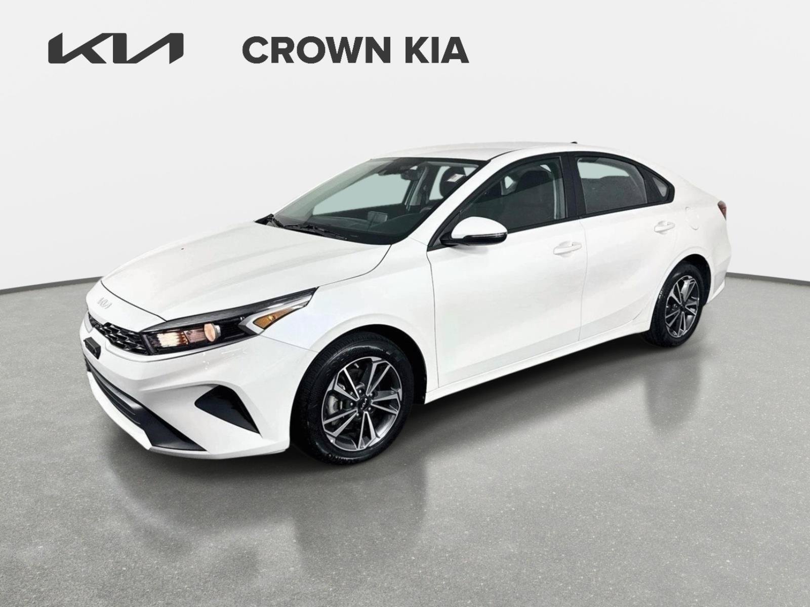 Used 2023 Snow White Pearl Kia LXS image 1