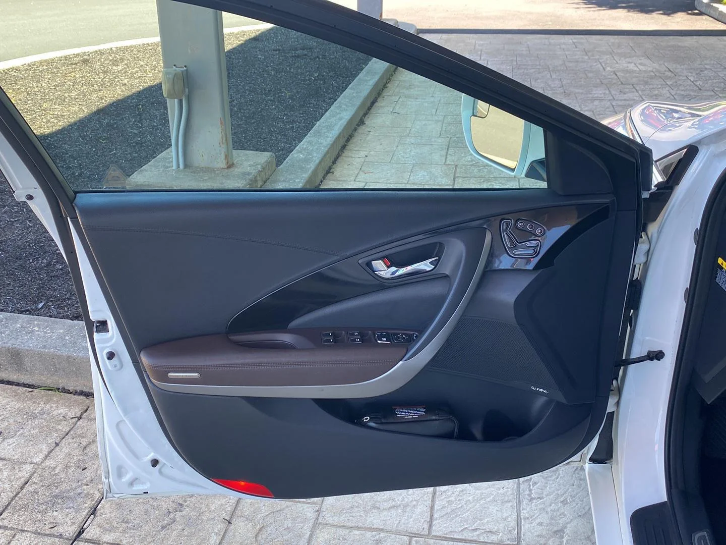 Used 2014 Diamond White Pearl Hyundai Limited image 18