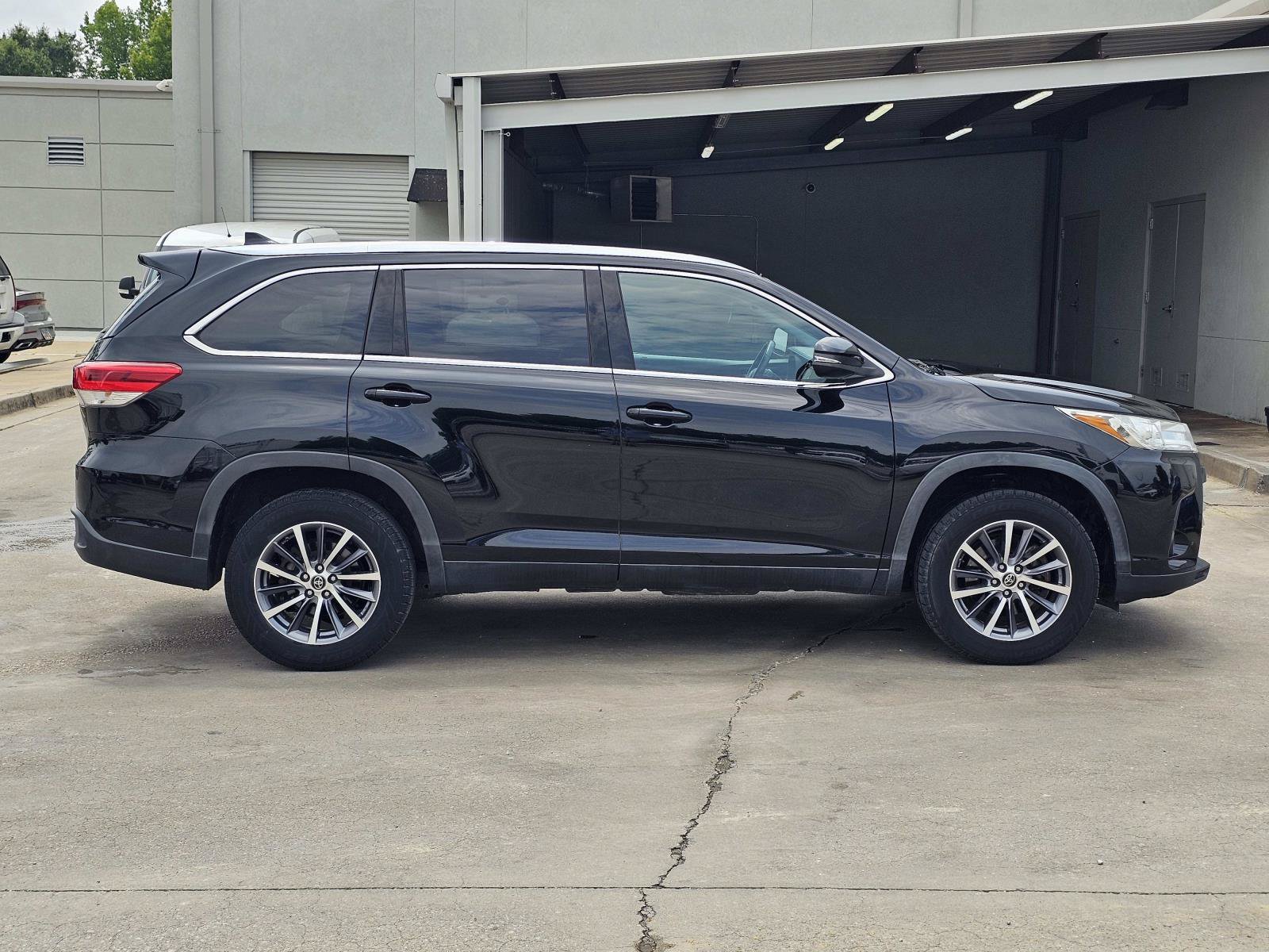 Used 2019 Black Toyota  image 7