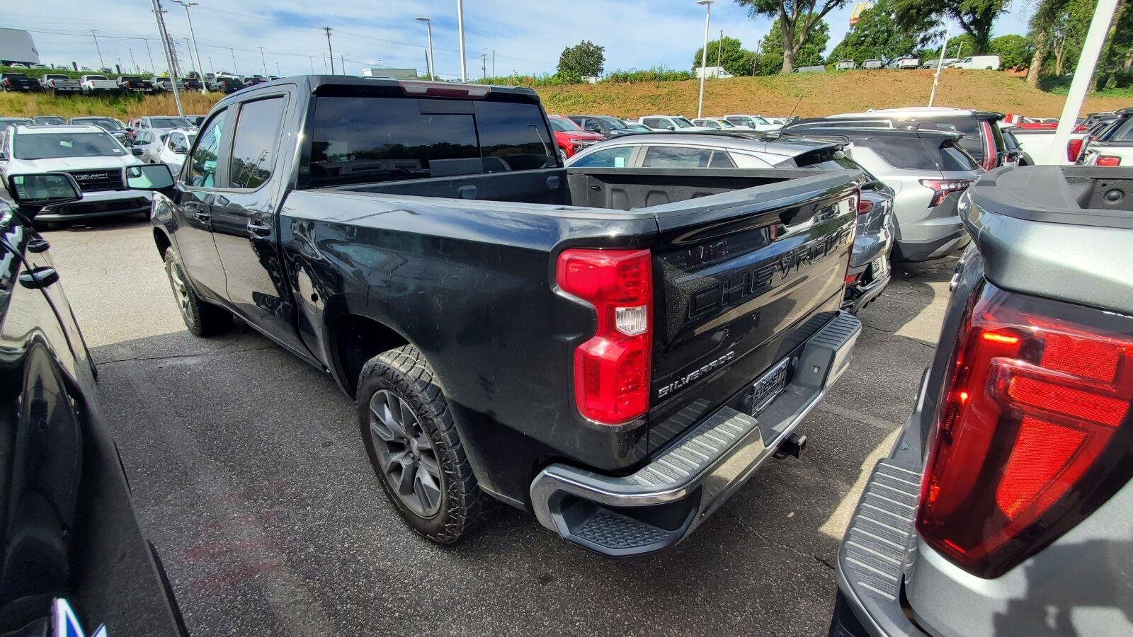 Used 2019 BLACK Chevrolet LT image 8