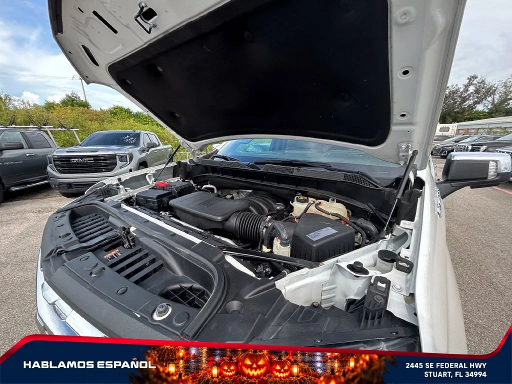Used 2019 IRIDESCENT PEARL TRICOAT Chevrolet LTZ image 22