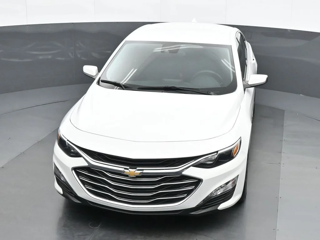 Used 2025 White Chevrolet LT image 16