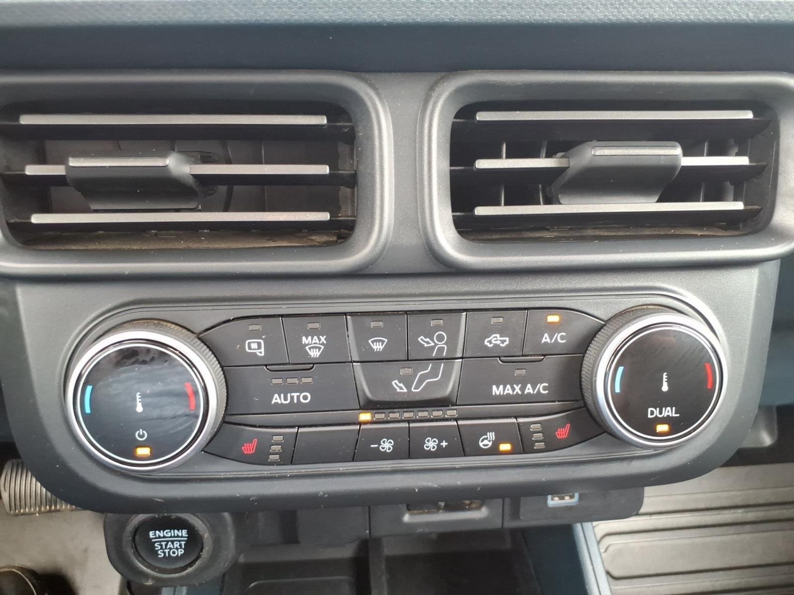 Used 2024 Iconic Silver Metallic Ford LARIAT image 23