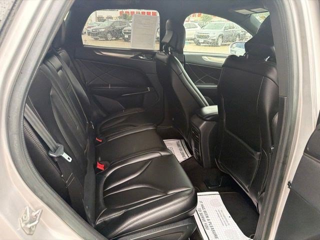 Used 2017 Ingot Silver Lincoln Premiere image 20