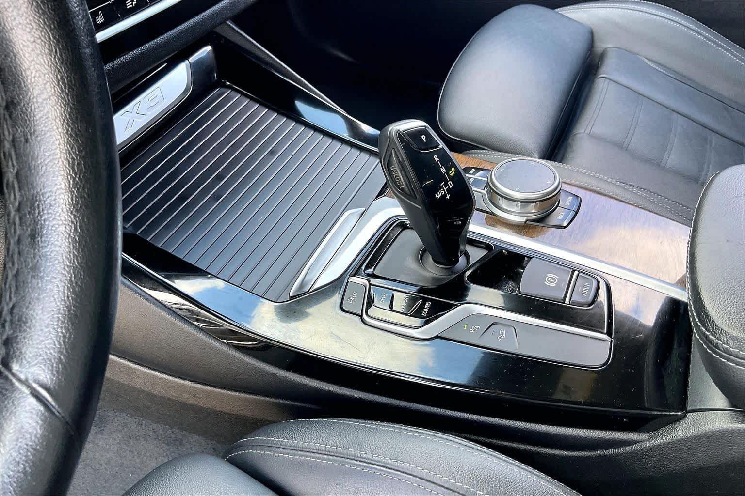 Used 2019 Jet Black BMW xDrive30i image 17