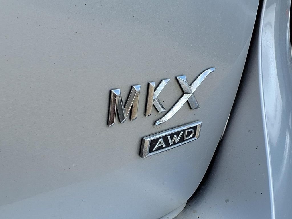 Used 2013 Silver Lincoln Base image 9