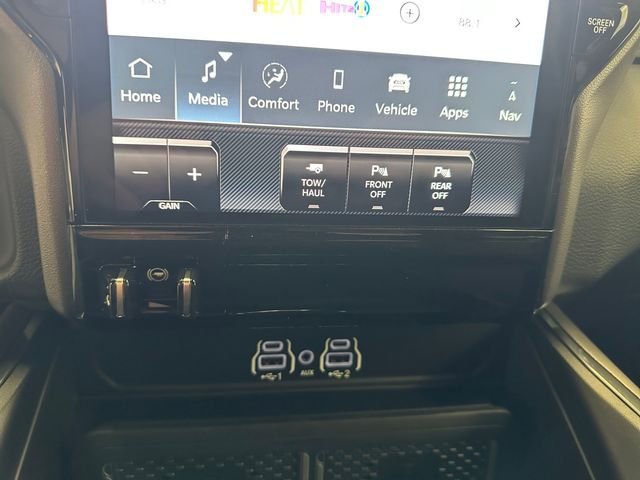 New 2026 Diamond Black Crystal Pearl-Coat Exterior Paint RAM Laramie image 36