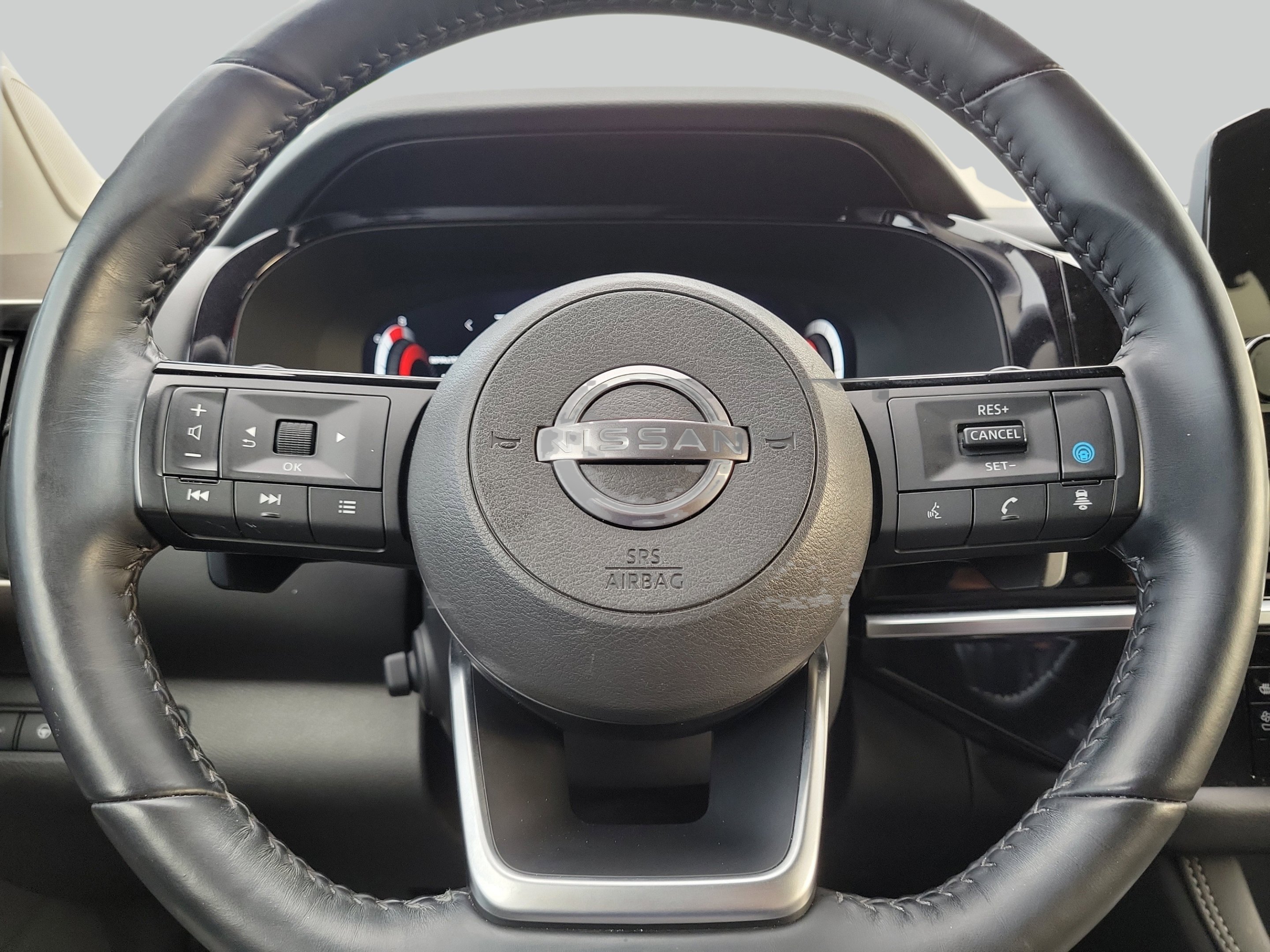 Used 2024 Obsidian Green Pearl Nissan Platinum image 30