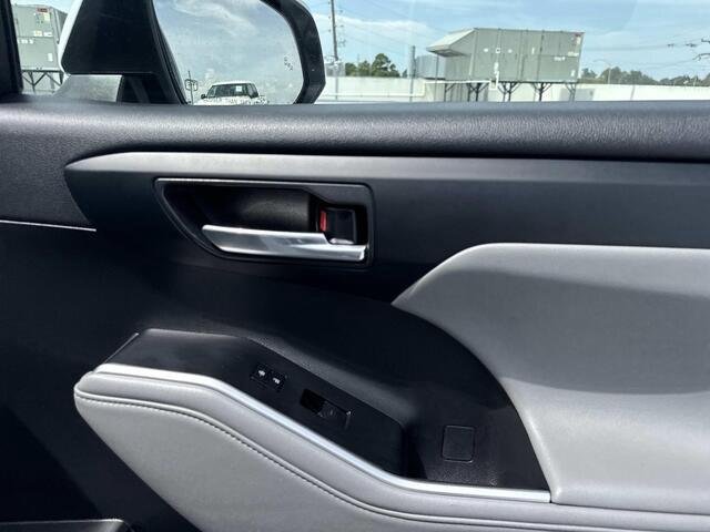 Used 2023 Wind Chill Pearl Toyota XLE image 15