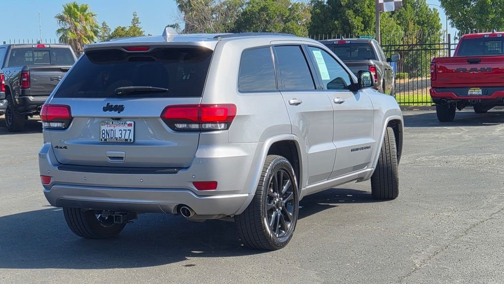 Certified Used 2018 Silver Jeep Altitude image 4