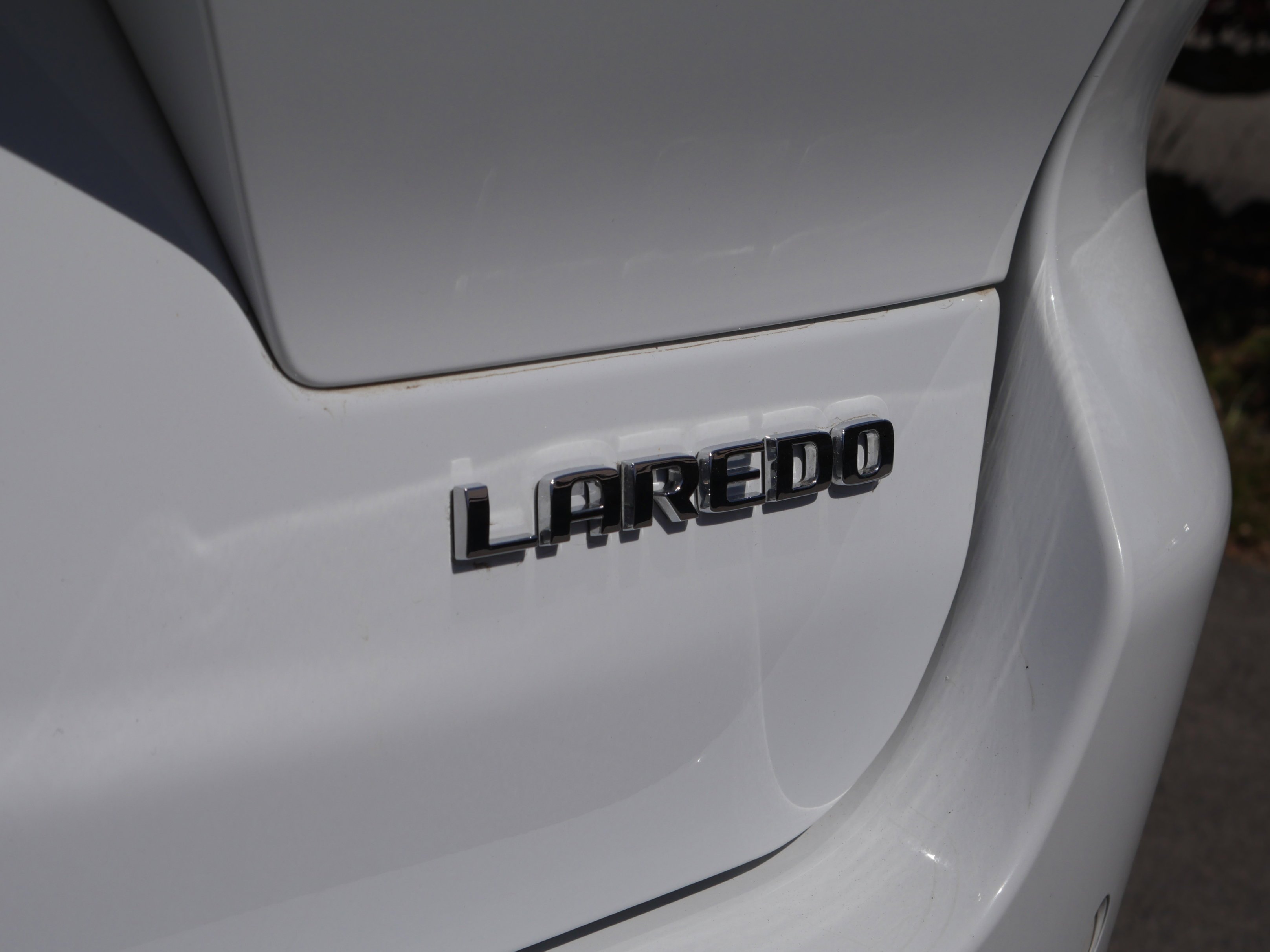 Used 2023 Bright White Clearcoat Jeep Laredo image 21