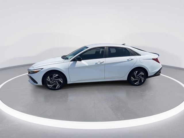 Certified Used 2025 White Hyundai SEL Sport image 5
