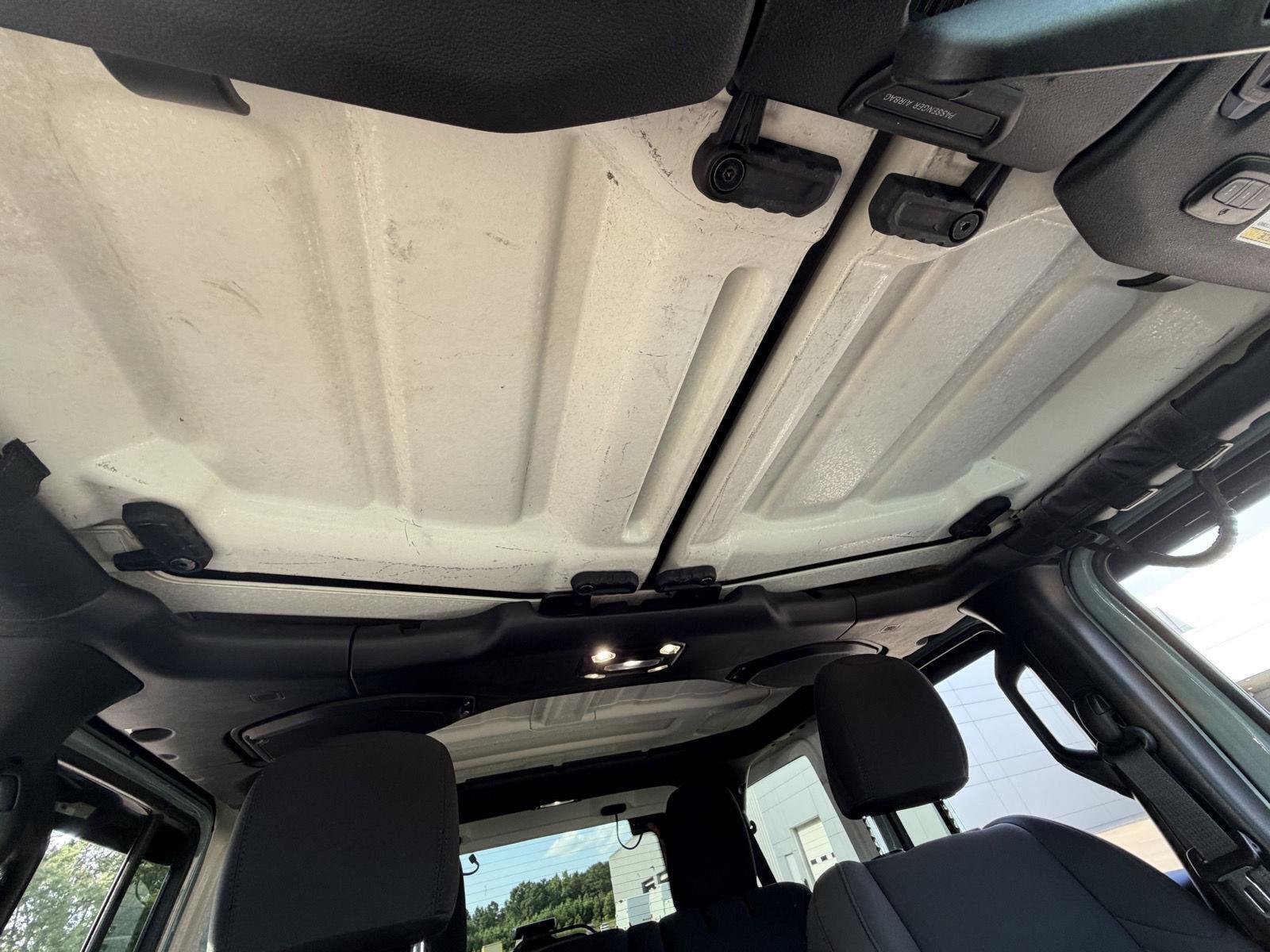 Used 2023 Earl Clearcoat Jeep Sport S image 22