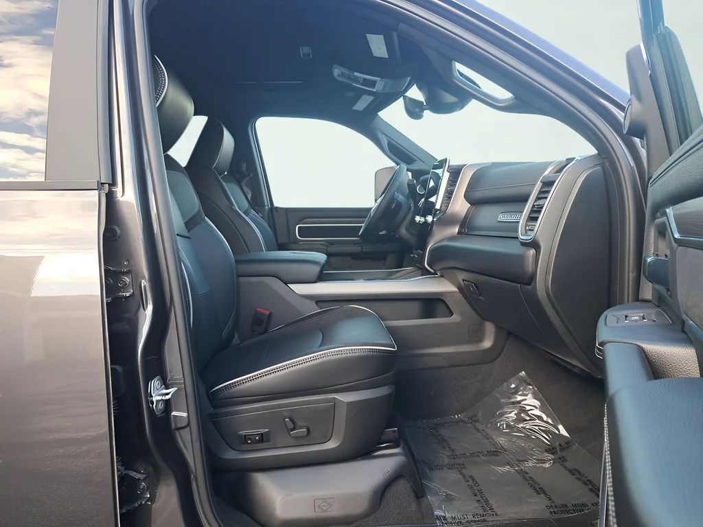 New 2026 Granite Crystal Metallic Clear-Coat Exterior Paint RAM Laramie image 16