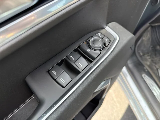 New 2026 Sterling Metallic GMC Elevation image 13