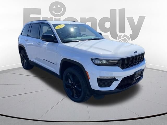 Used 2024 White Jeep Limited image 3