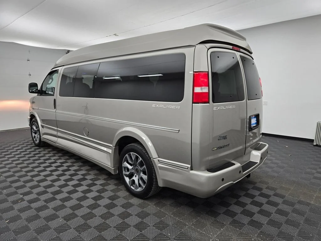 Used 2023 Birch Chevrolet Explorer Limited SE image 12