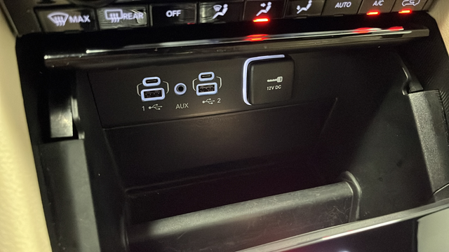 Used 2024 Midnight Sky Jeep Limited image 31