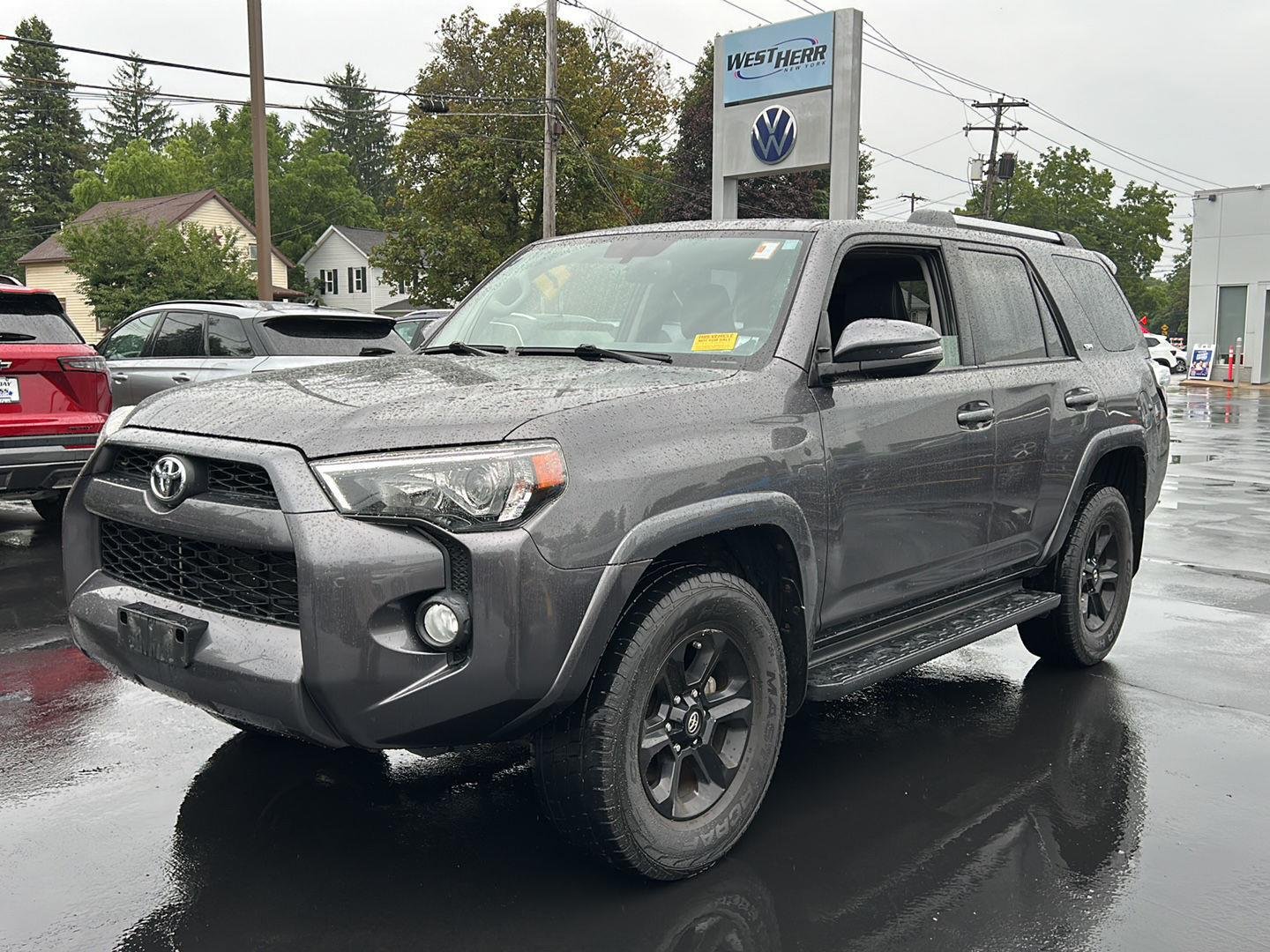 Used 2019 Magnetic Gray Metallic Toyota SR5 Premium image 3