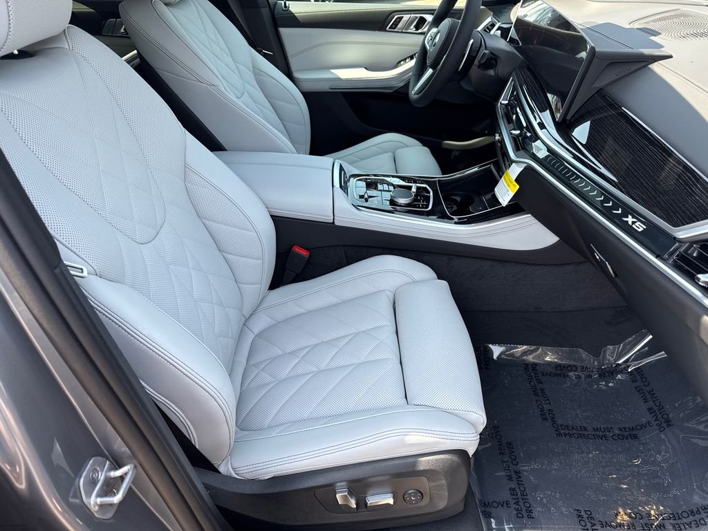 New 2026 Skyscraper Grey Metallic BMW xDrive50e image 13