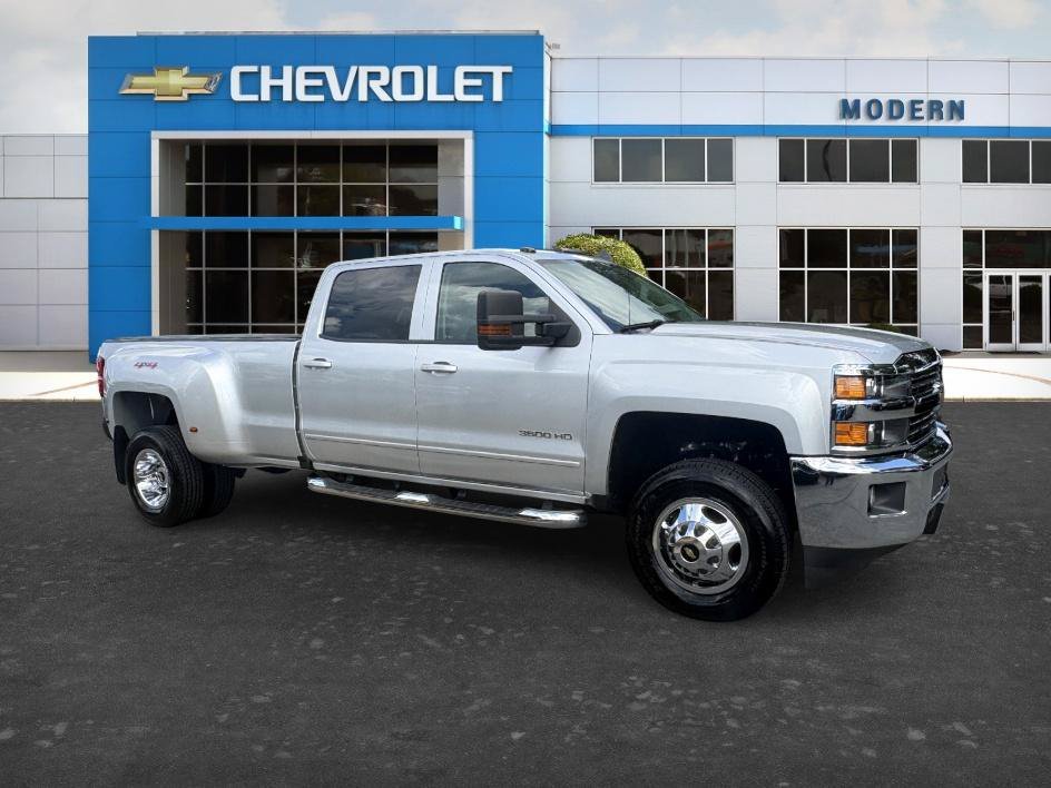 Used 2016 Silver Ice Metallic Chevrolet LT image 6