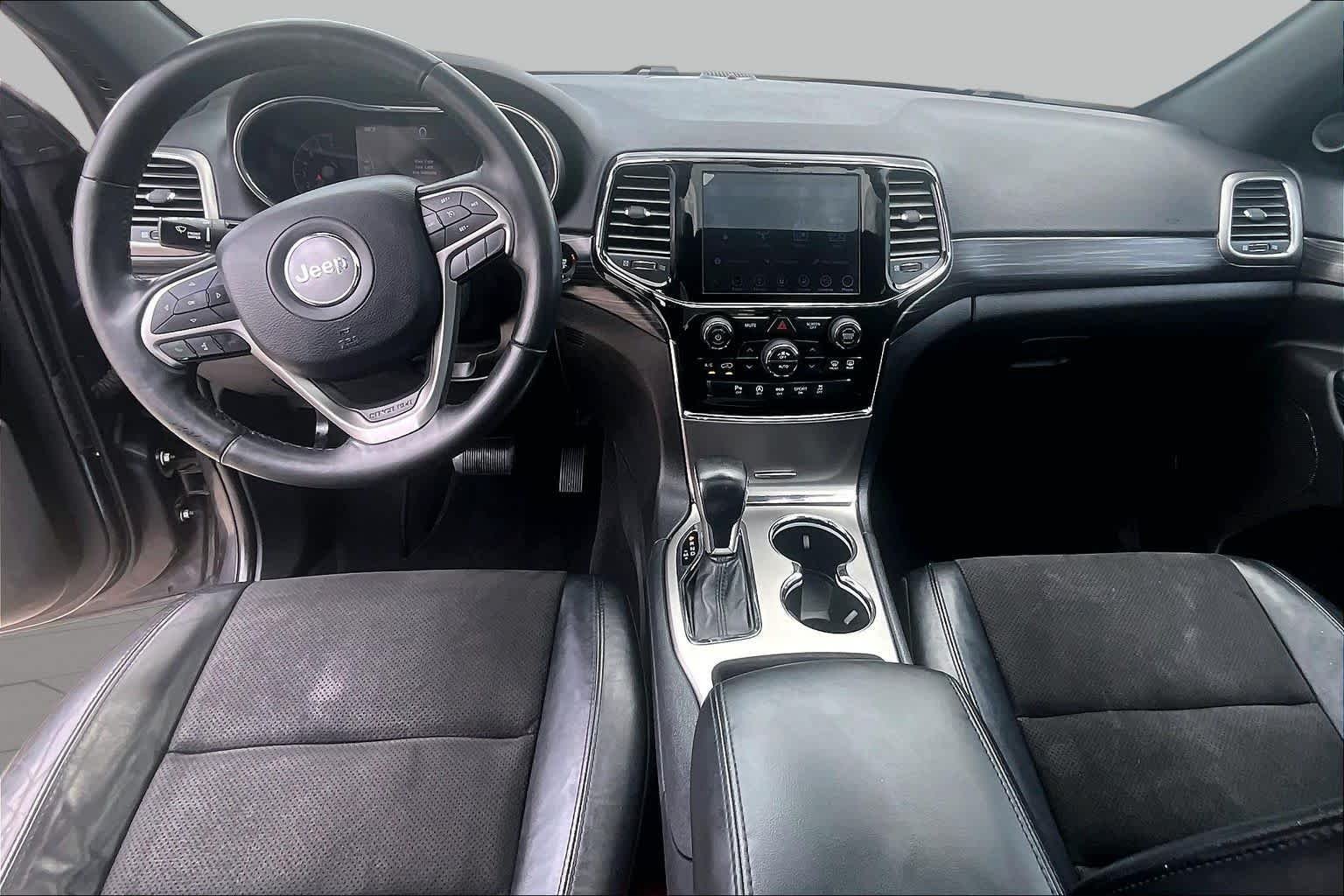 Used 2019 Granite Crystal Metallic Clearcoat Jeep Altitude image 16