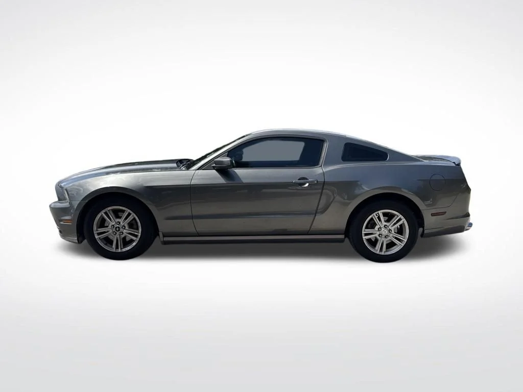 Used 2013 Sterling Gray Metallic Ford V6 image 8