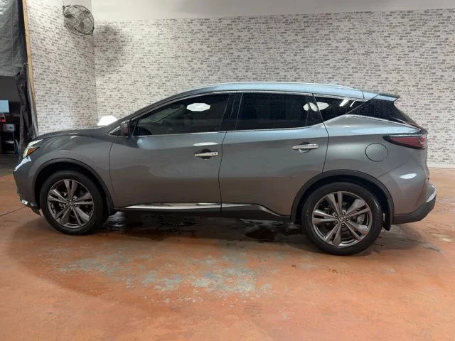 Used 2020 Gray Nissan Platinum image 4